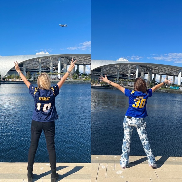 ✨Meet your Posher, Ashley 💜 - Picture 8 of 8